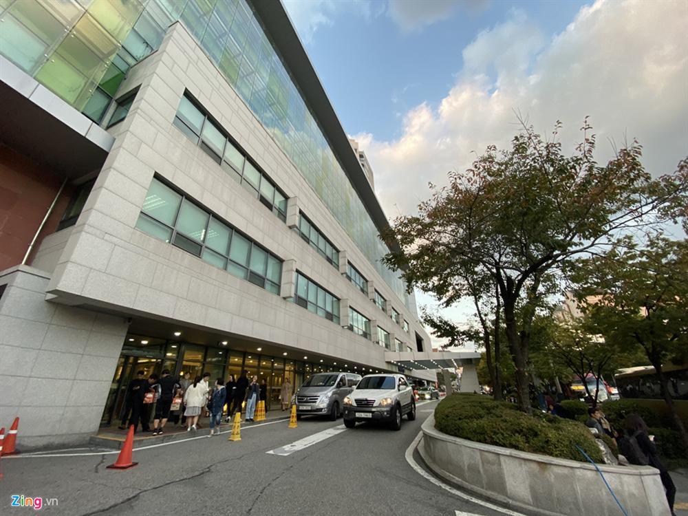 Không khí đau thương tại tang lễ của Sulli-1