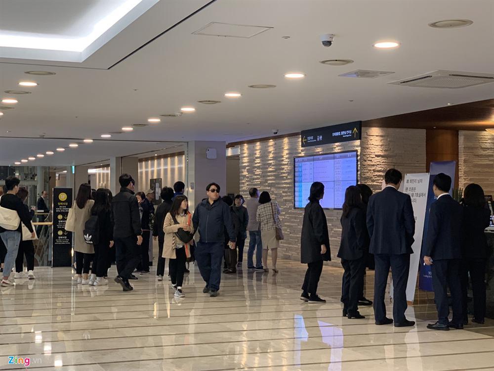 Không khí đau thương tại tang lễ của Sulli-8