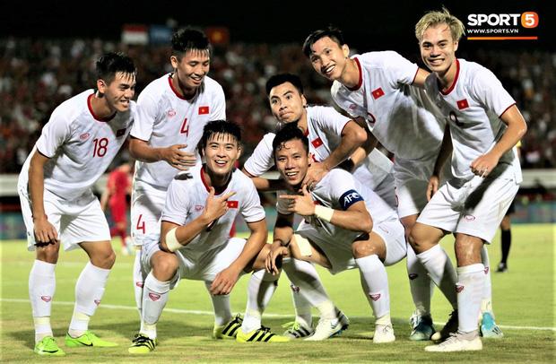 Giải mã pha ăn mừng mang ý nghĩa đặc biệt của Duy Mạnh khi mở tỷ số 1-0 cho tuyển Việt Nam-1