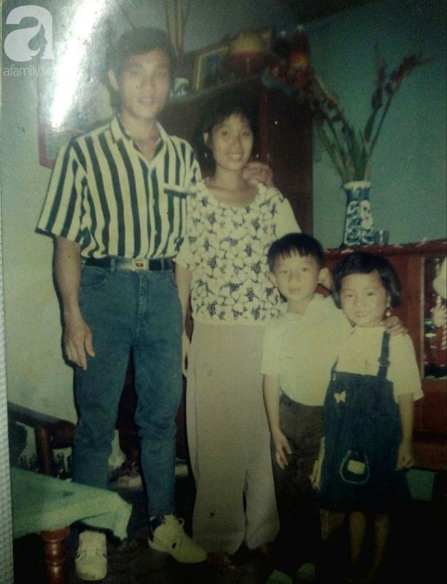 31 năm trước uống một cốc nước mía bên đường, người đàn ông mê luôn cô bán hàng, diễn một cú lừa rồi thành công cưới về làm vợ-9