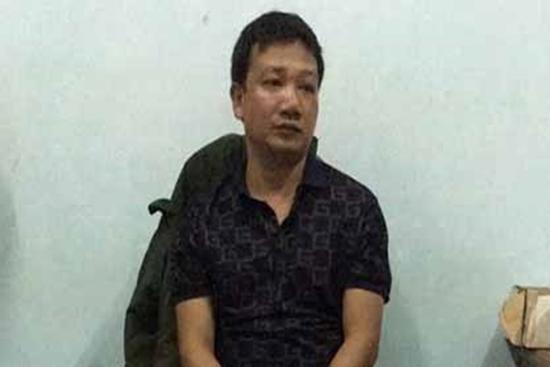 Hai người đàn ông trộm chó xịt hơi cay, ném đá vào CSGT