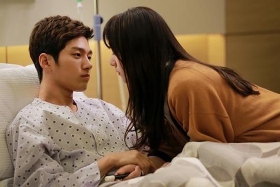 Những bộ phim tái hiện mặt tối showbiz Hàn