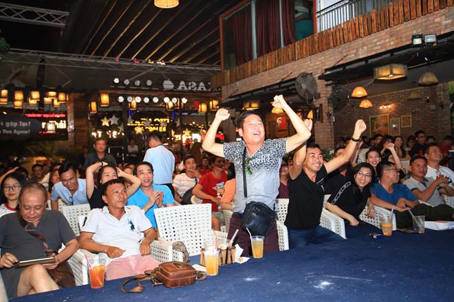 Dàn nghệ sĩ ăn mừng chiến thắng của đội tuyển Việt Nam-4