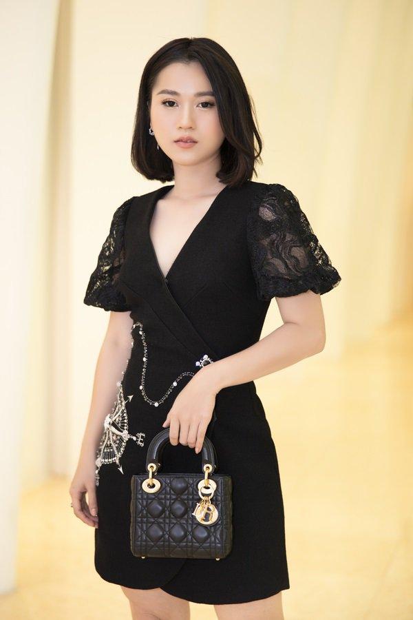 Cắt phăng mái tóc dài đã gắn bó nhiều năm, Lâm Vỹ Dạ khiến fans suýt không nhận ra-3