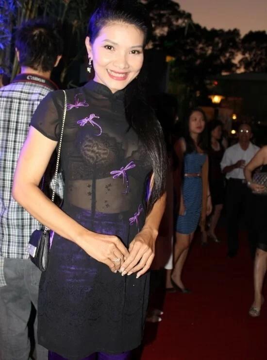 Các sao Việt từng bị chỉ trích vì mặc áo dài phản cảm-3