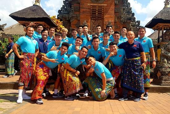 Việt Nam thắng Indonesia đúng ngày kỷ niệm, sinh nhật vợ dàn cầu thủ