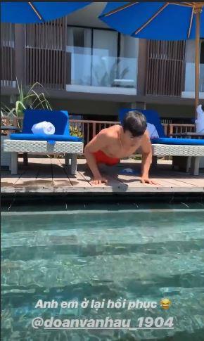 Văn Hậu chăm chỉ chống đẩy để hồi phục sau trận thắng Indonesia-1