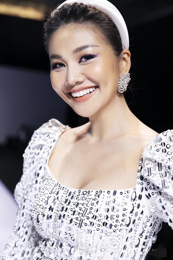 Nam Em xuất hiện tươi tắn, rạng ngời sau những tâm sự khó hiểu về chuyện buồn của Sulli-7