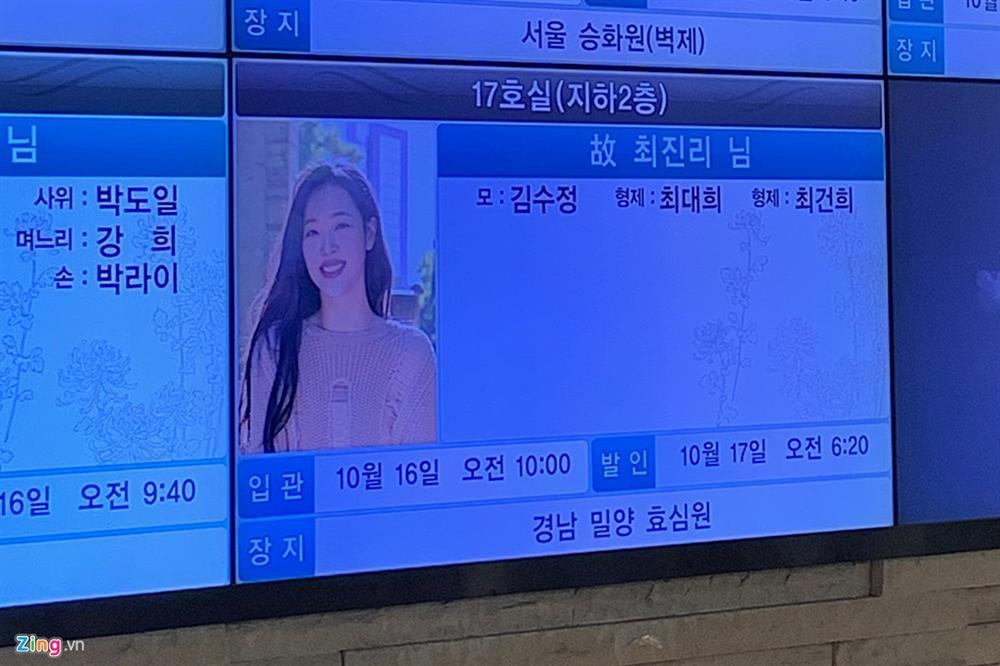 Phòng viếng đóng kín, không bóng người trong giờ đưa tiễn Sulli-10