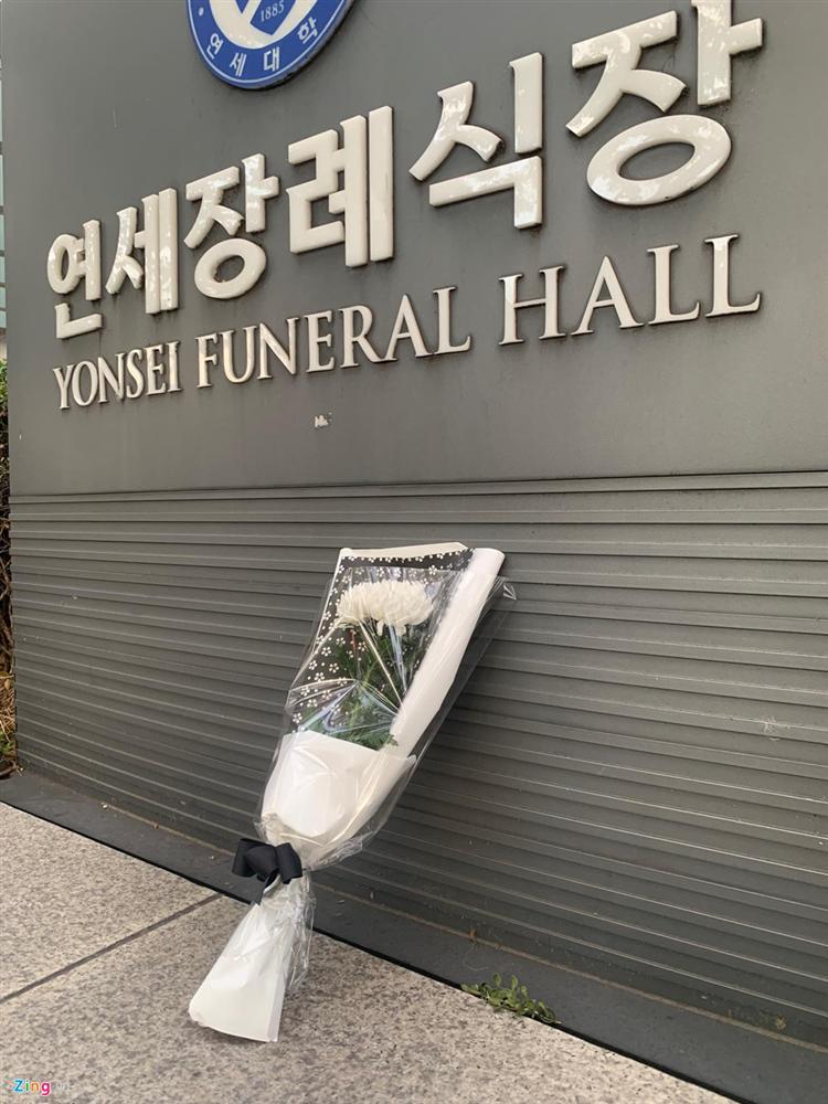 Phòng viếng đóng kín, không bóng người trong giờ đưa tiễn Sulli-4