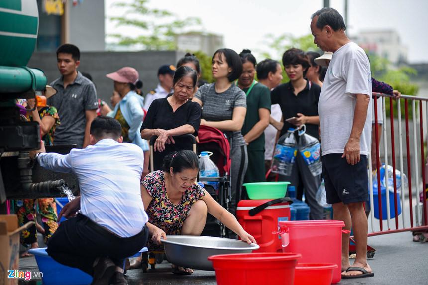 Cuộc sống người Hà Nội đảo lộn trong cơn khủng hoảng nước-10