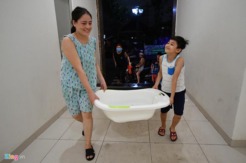 Cuộc sống người Hà Nội đảo lộn trong cơn khủng hoảng nước-18