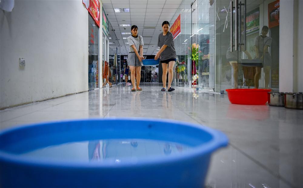 Cuộc sống người Hà Nội đảo lộn trong cơn khủng hoảng nước-19