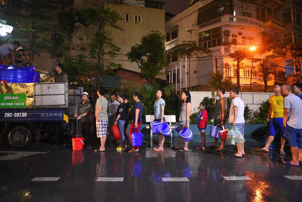 Cuộc sống người Hà Nội đảo lộn trong cơn khủng hoảng nước-24