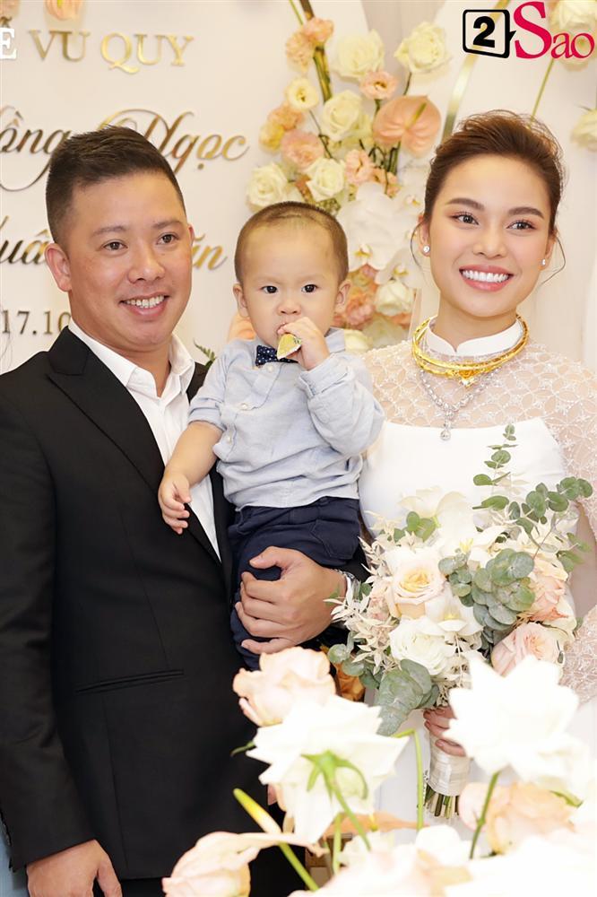 CLIP ăn hỏi lầy nhất showbiz Việt: Giang Hồng Ngọc bắt bạn trai hít đất, hát hò inh ỏi mới cho vào nhà-10