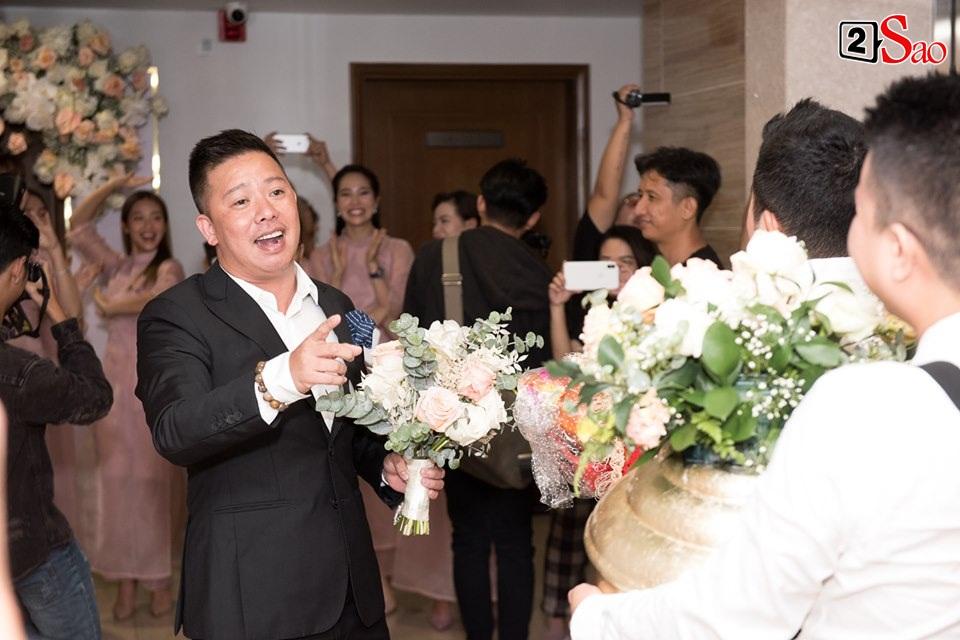 CLIP ăn hỏi lầy nhất showbiz Việt: Giang Hồng Ngọc bắt bạn trai hít đất, hát hò inh ỏi mới cho vào nhà-7