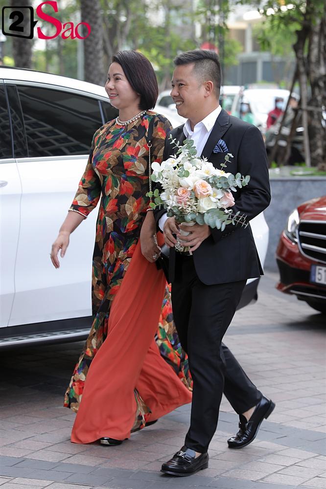 CLIP ăn hỏi lầy nhất showbiz Việt: Giang Hồng Ngọc bắt bạn trai hít đất, hát hò inh ỏi mới cho vào nhà-1