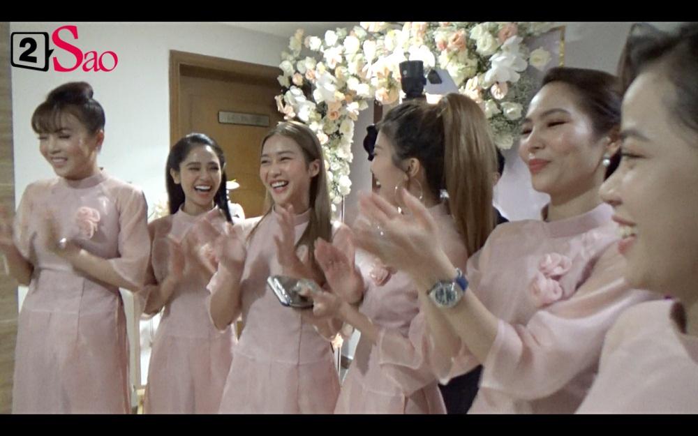 CLIP ăn hỏi lầy nhất showbiz Việt: Giang Hồng Ngọc bắt bạn trai hít đất, hát hò inh ỏi mới cho vào nhà-5