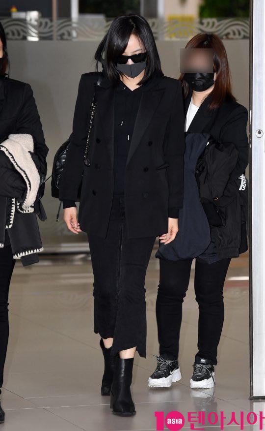 Krystal túc trực bên linh cữu Sulli suốt 3 ngày-4