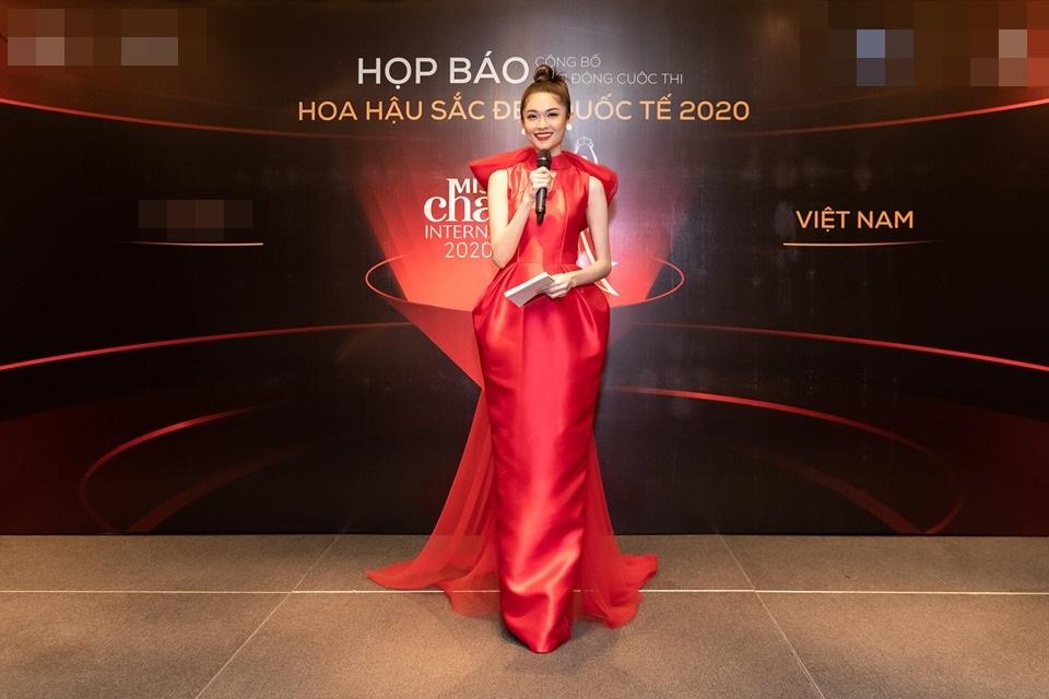 Đụng hàng 1 thiết kế: Angela Phương Trinh gây khó hiểu khi đeo liền 2 chiếc đồng hồ - Tường San, Thùy Dung biến hóa xuất sắc-2