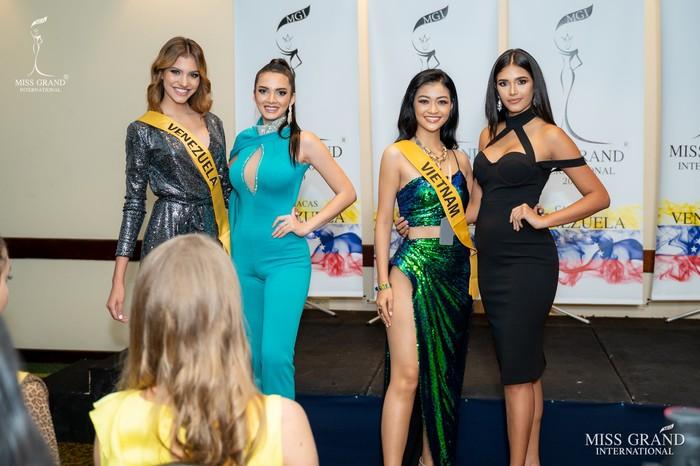 Kiều Loan lộ chân to và ngắn, fan nghi ngờ nhiếp ảnh gia chụp hình không có tâm ở Miss Grand International-12
