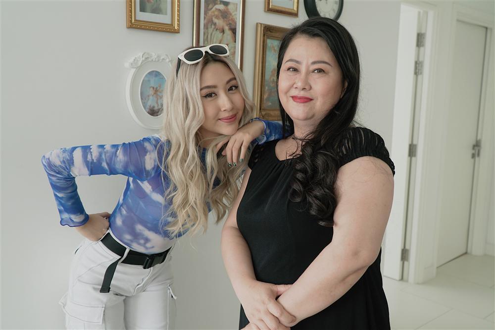 Hết mẹ Chi Pu làm PT cho con giảm béo thì đến mẹ Quỳnh Anh Shyn trổ tài stylist rồi đây!-3