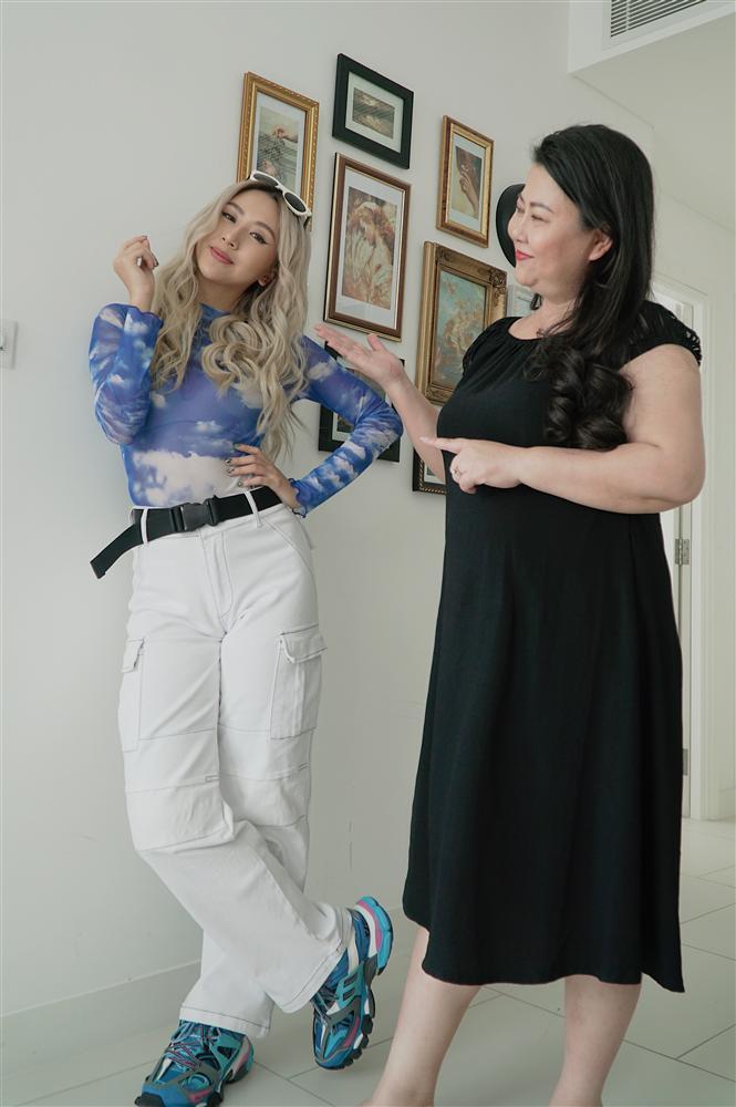 Hết mẹ Chi Pu làm PT cho con giảm béo thì đến mẹ Quỳnh Anh Shyn trổ tài stylist rồi đây!-4