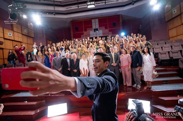 Không phải dàn thí sinh, nam MC của Miss Grand International 2019 mới là nhân vật được dân mạng ráo riết xin info-2