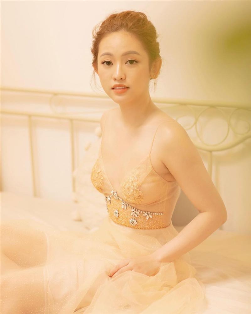 Thúy Vi bất ngờ rút túi nâng ngực, antifan cà khịa: Rồi có tháo luôn mấy chỗ sửa trên mặt không?-2