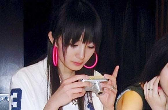 Dương Mịch lên đồ sành điệu là thế nhưng đôi khuyên tai loè loẹt xì tin mới là điều gây chú ý-6