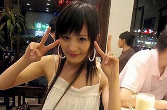 Dương Mịch lên đồ sành điệu là thế nhưng đôi khuyên tai loè loẹt xì tin mới là điều gây chú ý-7