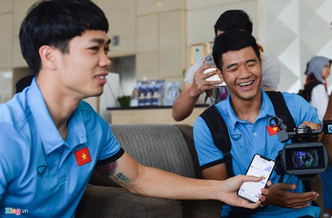 Phóng viên Công Phượng và nghề tay trái fan gắn cho cầu thủ-5