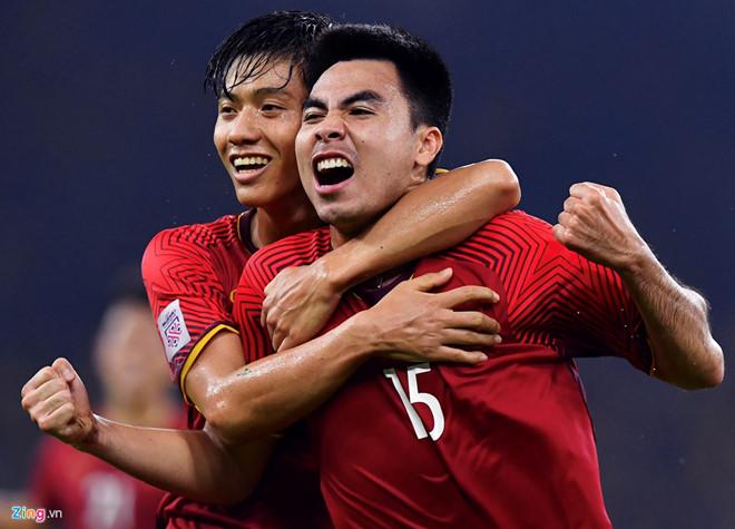 Phóng viên Công Phượng và nghề tay trái fan gắn cho cầu thủ-8