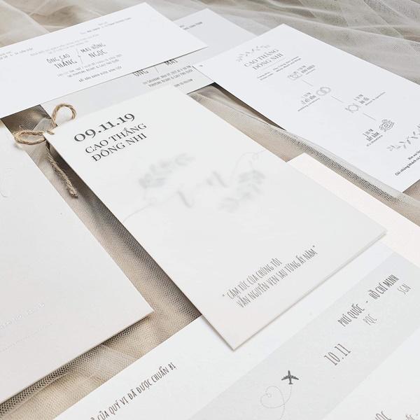 Lộ thiệp cưới giản dị của Đông Nhi và Ông Cao Thắng, 500 khách mời được cô dâu chú rể đài thọ toàn bộ kinh phí-3