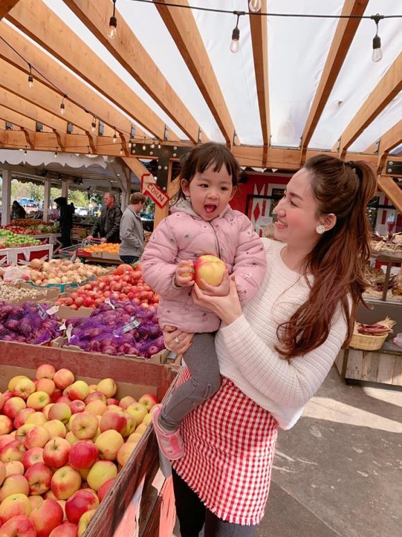 Á hậu Ngô Trà My có vẻ đang mang thai lần hai khi đi Tây chơi mà bụng to bất thường-1
