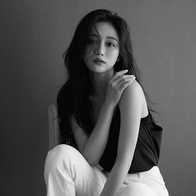 Hot girl đình đám bất ngờ nổi tiếng dù không xuất hiện suốt 12 năm-5