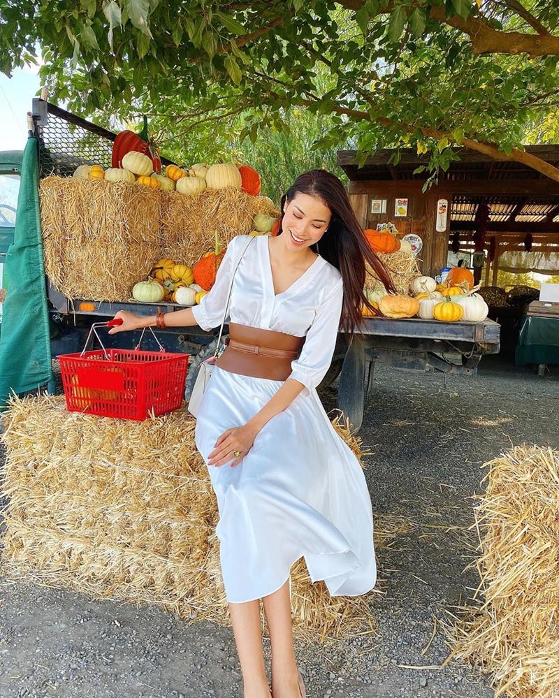 Trước ngày lên xe hoa, Đông Nhi khoe street style chất như nữ tổng tài - Thanh Hằng pose dáng gây chú ý-5