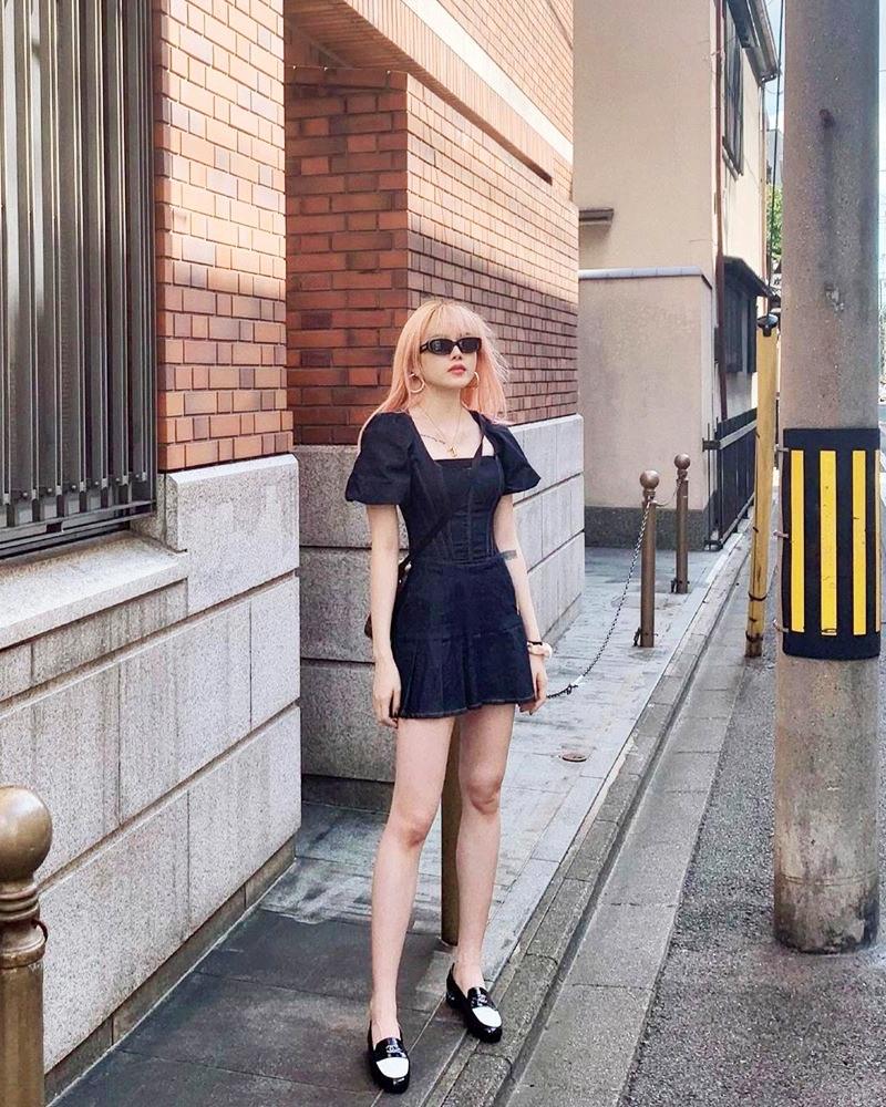 Trước ngày lên xe hoa, Đông Nhi khoe street style chất như nữ tổng tài - Thanh Hằng pose dáng gây chú ý-8