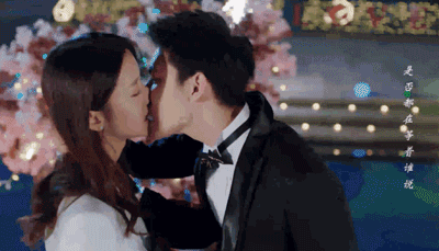 8 nụ hôn độc đáo trên màn ảnh Hoa ngữ: Người ăn tươi nuốt sống bạn diễn, kẻ bị cắn rách môi-4