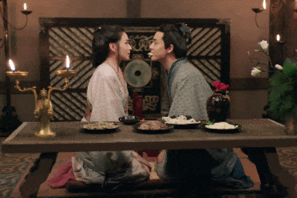 8 nụ hôn độc đáo trên màn ảnh Hoa ngữ: Người ăn tươi nuốt sống bạn diễn, kẻ bị cắn rách môi-3