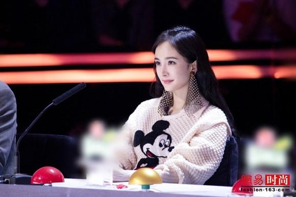 Dương Mịch nhận cơn mưa lời khen khi cưa sừng làm nghé với style xì-tin-3