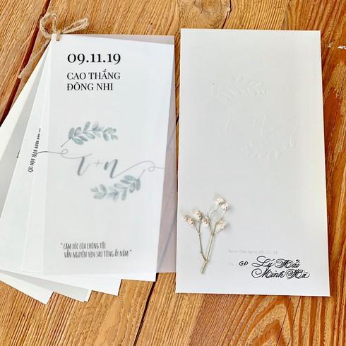 Cư dân mạng phát hiện ra điểm hơi sai trên thiệp cưới của Đông Nhi và Ông Cao Thắng-1