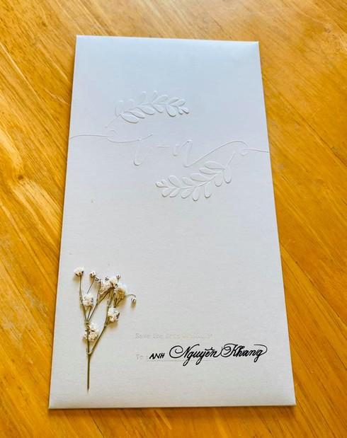 Cư dân mạng phát hiện ra điểm hơi sai trên thiệp cưới của Đông Nhi và Ông Cao Thắng-2