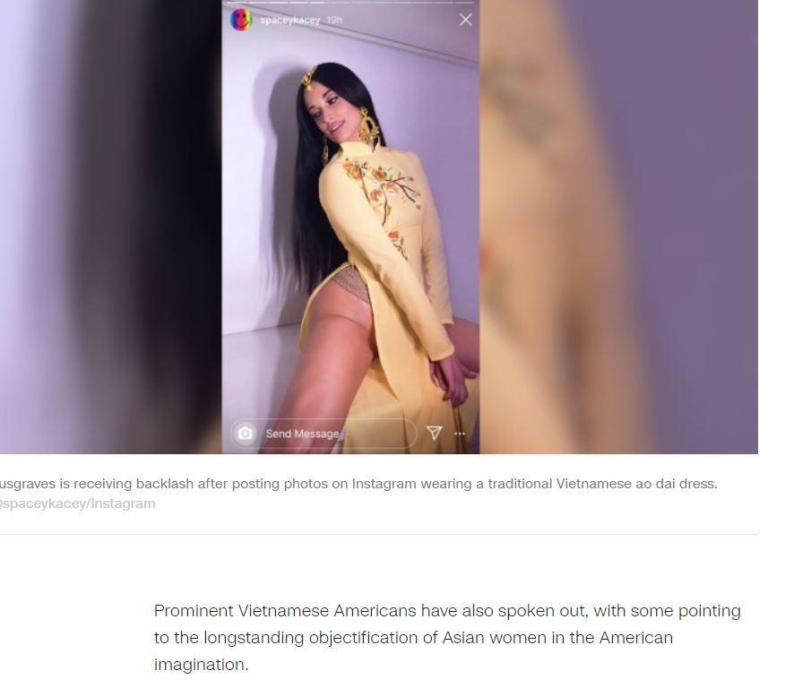 Báo quốc tế đồng loạt lên tiếng về việc nữ ca sĩ mặc áo dài không quần-1