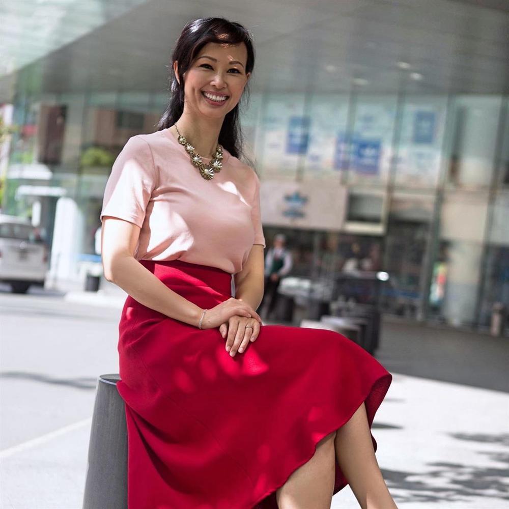 Ảnh shark Linh gần 30 năm trước, dung mạo thật sự cá tính-1