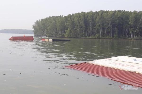 Đã cứu được 12 người trong vụ chìm tàu trên biển Hà Tĩnh-3