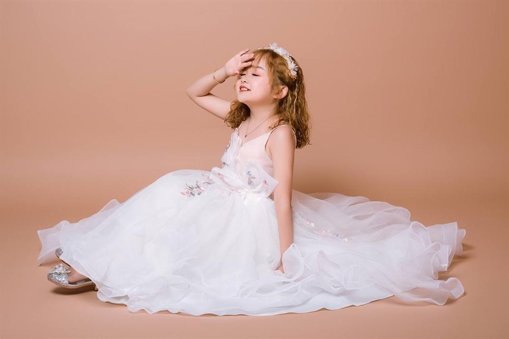 Cô gái 20 tuổi nhỏ như học sinh lớp 1: Ai nói nít ranh mình mặc kệ-1