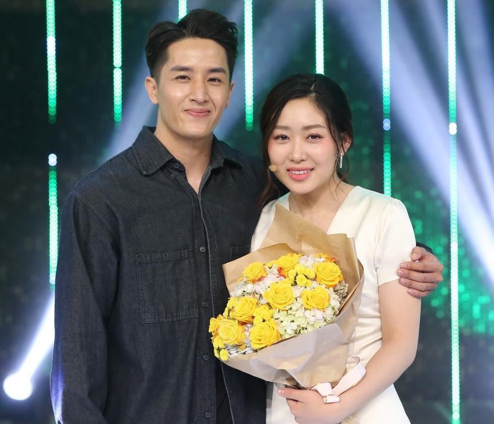 3 đôi Người ấy là ai chứng minh ngôn tình chỉ có trên truyền hình?-1