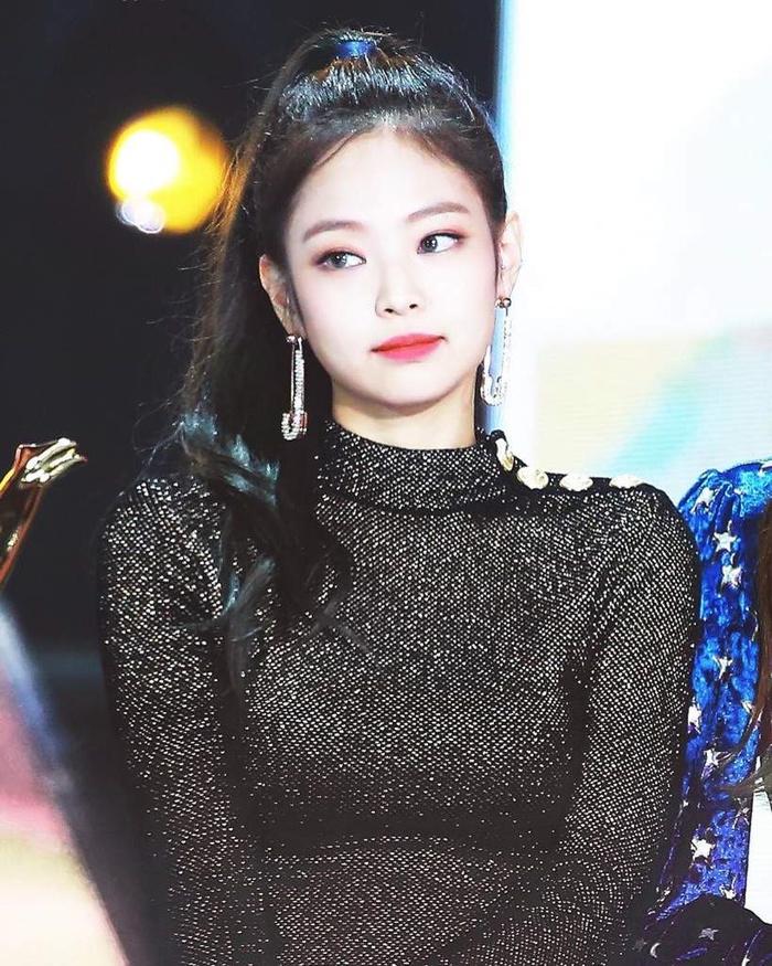 Jennie (BlackPink) vô cớ trở thành mục tiêu chỉ trích sau sự ra đi của Sulli, netizen bất bình lên tiếng-2
