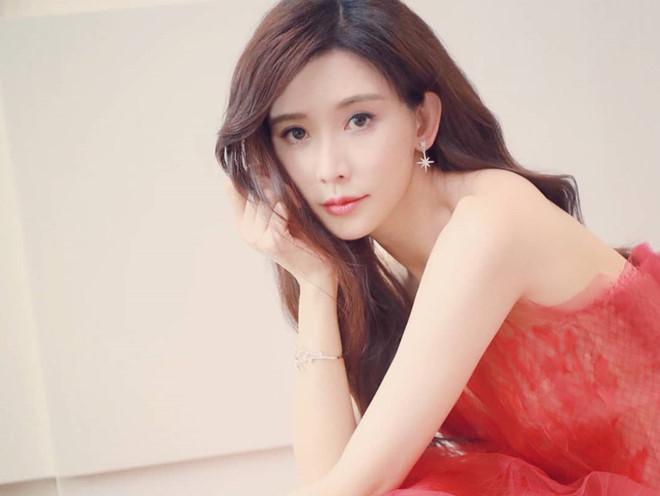 Ảnh mặc áo lộ nội y 10 năm trước của Lâm Chí Linh gây tranh cãi-2